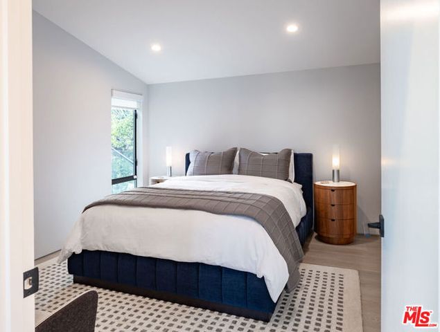 9336 Lloydcrest Drive, Beverly Hills, CA 90210