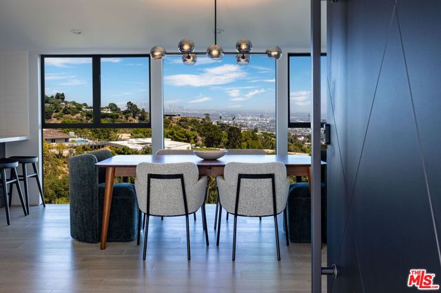 9336 Lloydcrest Drive, Beverly Hills, CA 90210
