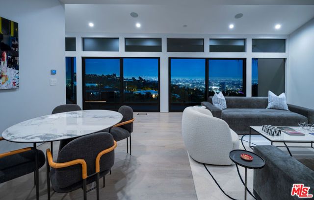 9336 Lloydcrest Drive, Beverly Hills, CA 90210