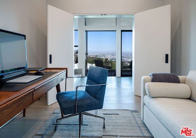 9336 Lloydcrest Drive, Beverly Hills, CA 90210