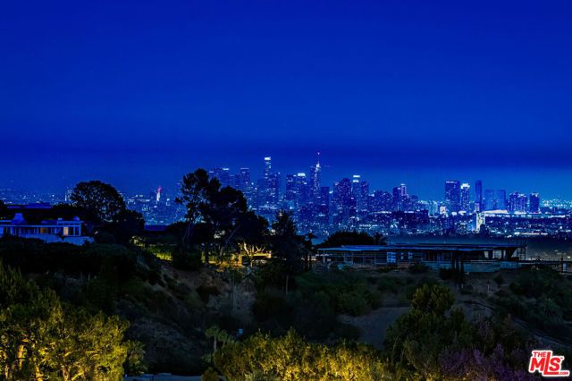 9336 Lloydcrest Drive, Beverly Hills, CA 90210