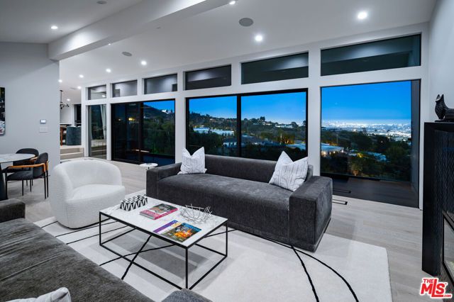 9336 Lloydcrest Drive, Beverly Hills, CA 90210