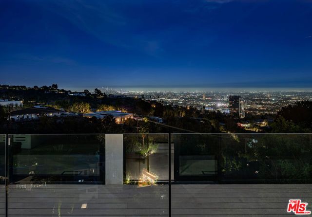 9336 Lloydcrest Drive, Beverly Hills, CA 90210