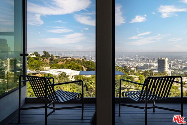 9336 Lloydcrest Drive, Beverly Hills, CA 90210