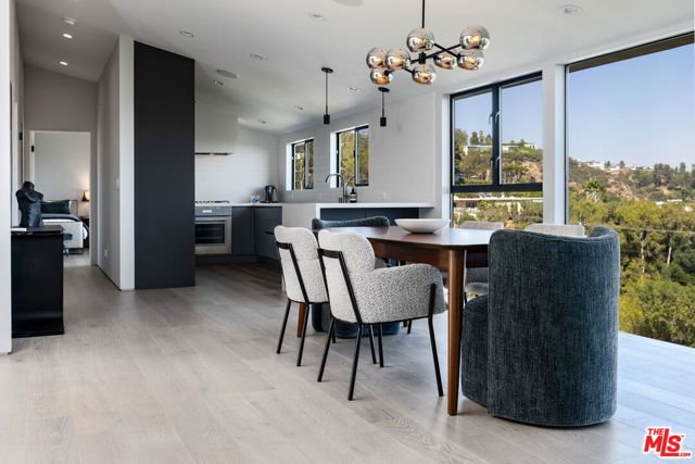 9336 Lloydcrest Drive, Beverly Hills, CA 90210