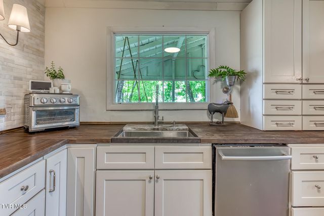 713 Crowell Lane, Johnson City, TN 37601