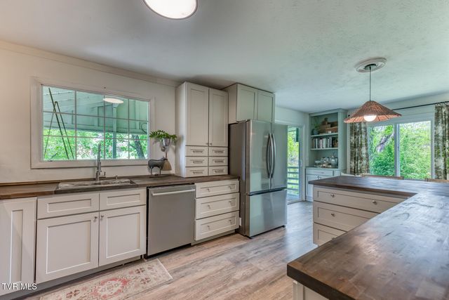713 Crowell Lane, Johnson City, TN 37601
