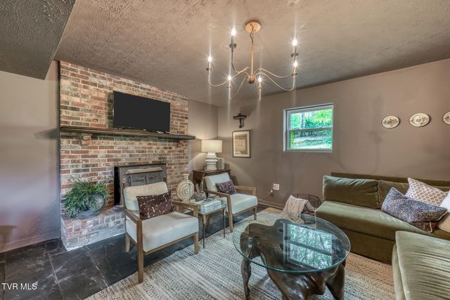 713 Crowell Lane, Johnson City, TN 37601
