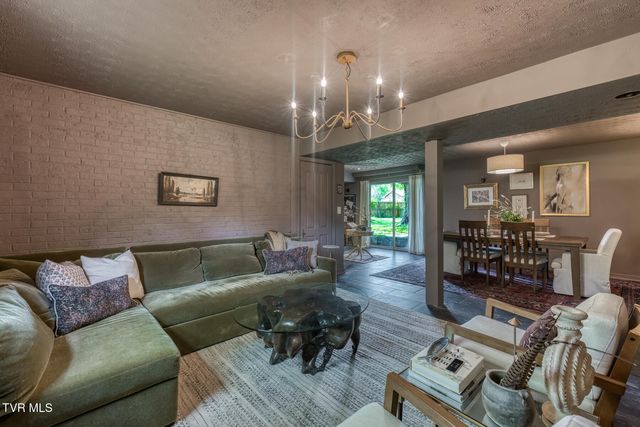 713 Crowell Lane, Johnson City, TN 37601
