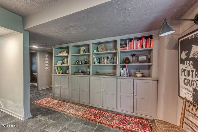713 Crowell Lane, Johnson City, TN 37601