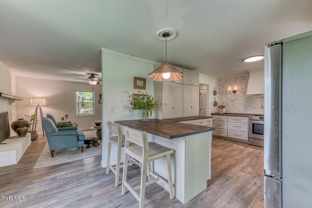 713 Crowell Lane, Johnson City, TN 37601