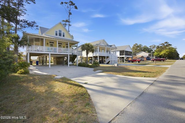 101 NE 33rd Street, Oak Island, NC 28465