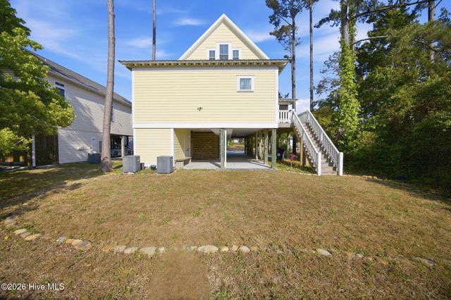 101 NE 33rd Street, Oak Island, NC 28465