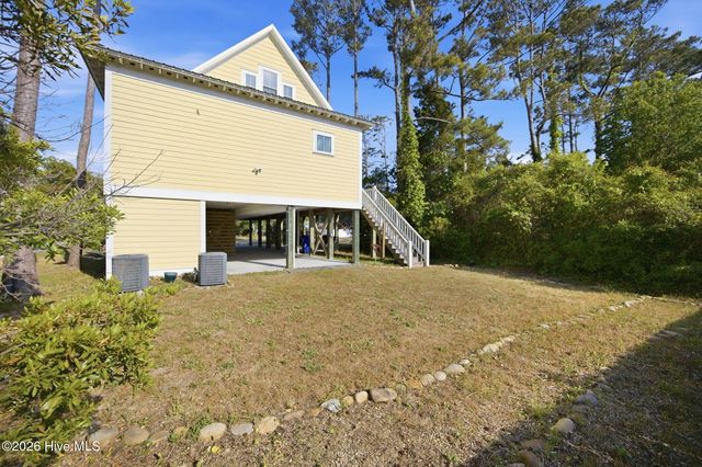 101 NE 33rd Street, Oak Island, NC 28465