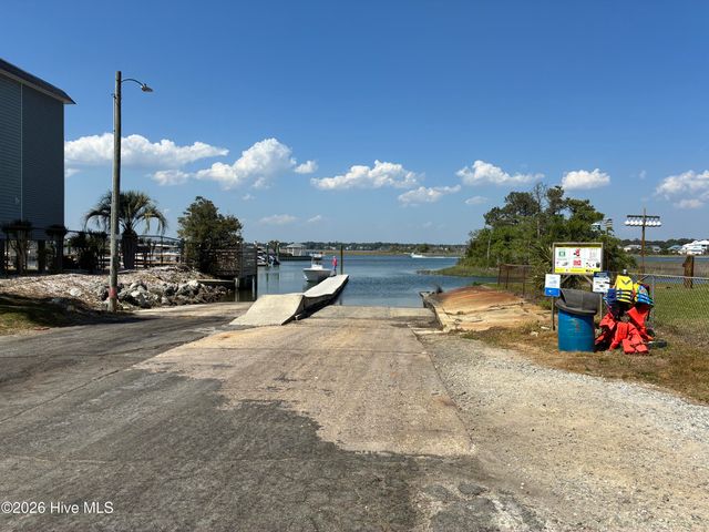 101 NE 33rd Street, Oak Island, NC 28465