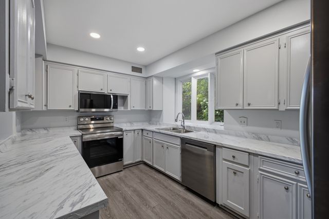 5612 Stanford Ct, Nashville, TN 37215