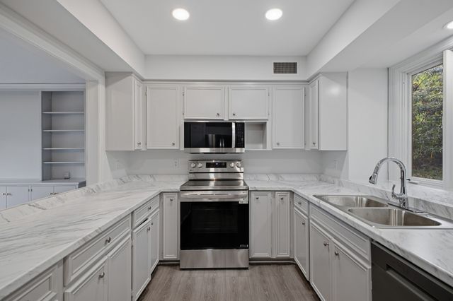 5612 Stanford Ct, Nashville, TN 37215