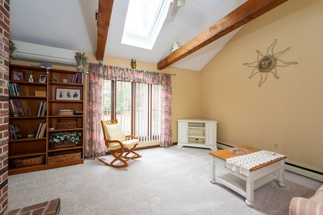 285 E Dunstable Rd, Nashua, NH 03062