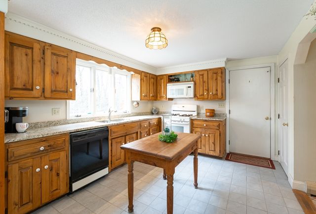 285 E Dunstable Rd, Nashua, NH 03062