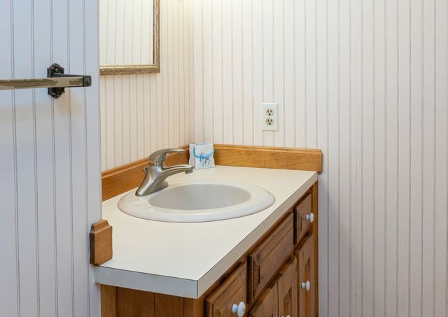 285 E Dunstable Rd, Nashua, NH 03062