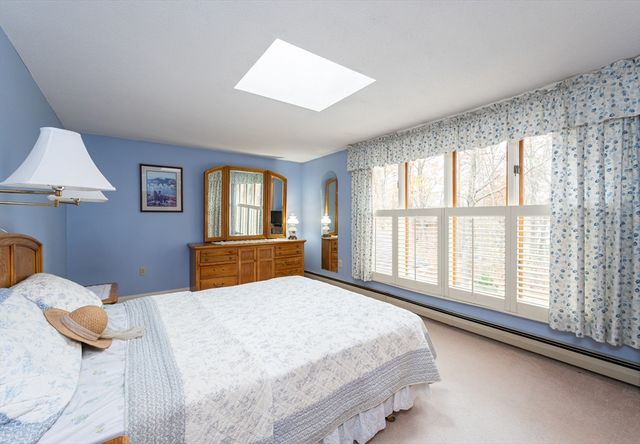 285 E Dunstable Rd, Nashua, NH 03062