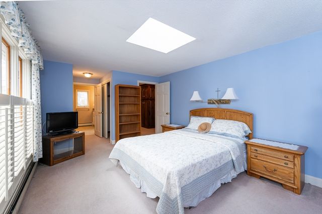 285 E Dunstable Rd, Nashua, NH 03062