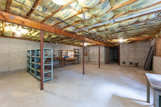 285 E Dunstable Rd, Nashua, NH 03062