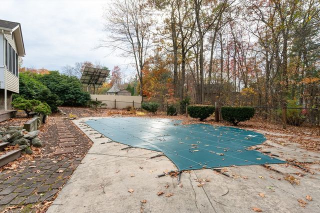 285 E Dunstable Rd, Nashua, NH 03062