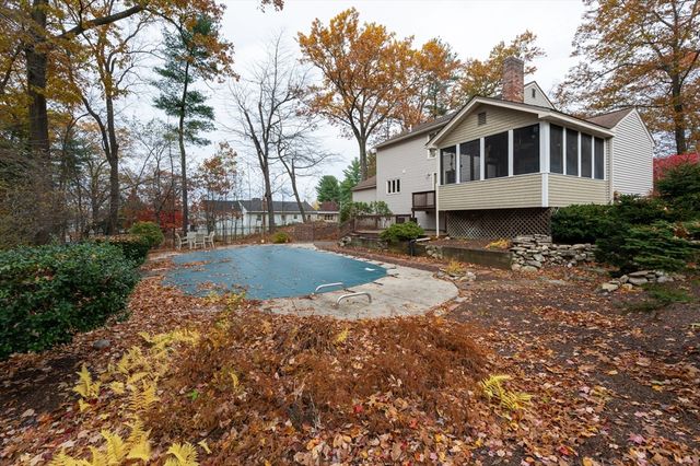 285 E Dunstable Rd, Nashua, NH 03062