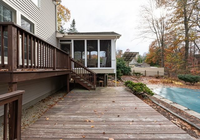 285 E Dunstable Rd, Nashua, NH 03062