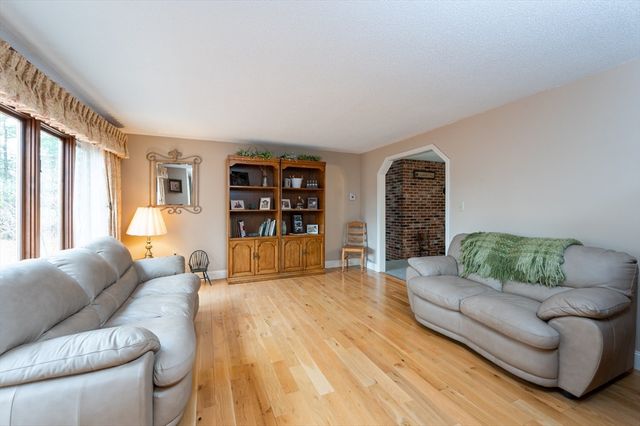 285 E Dunstable Rd, Nashua, NH 03062