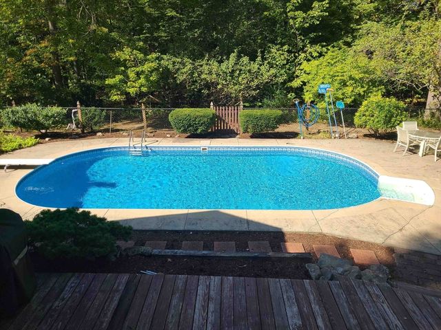 285 E Dunstable Rd, Nashua, NH 03062