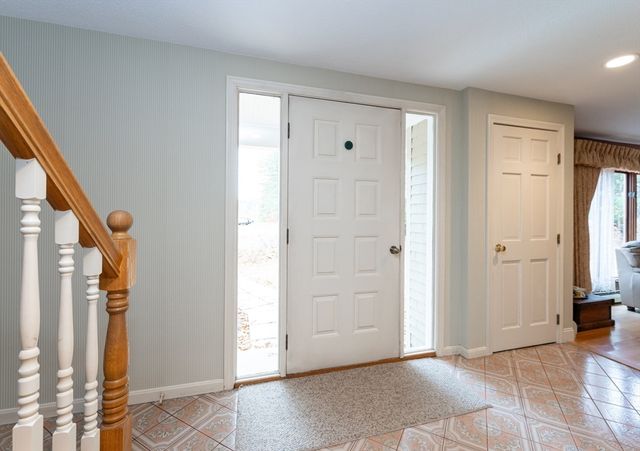 285 E Dunstable Rd, Nashua, NH 03062