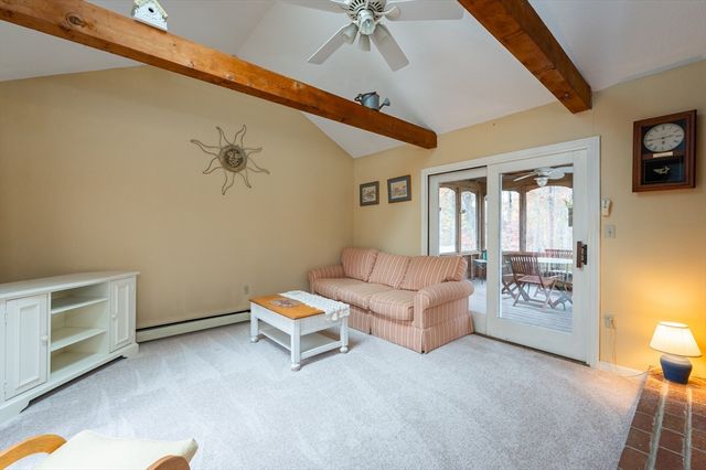 285 E Dunstable Rd, Nashua, NH 03062