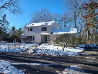 285 E Dunstable Rd, Nashua, NH 03062