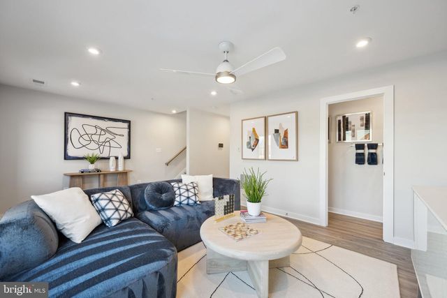 3521 DEAN DR, Hyattsville, MD 20782