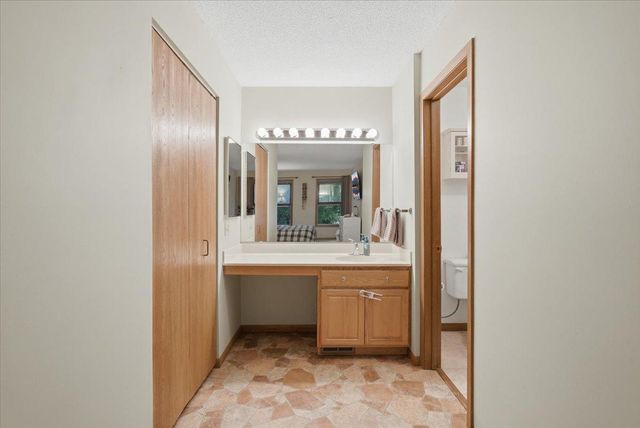 1381 Berry Ridge Road 404, Eagan, MN 55123