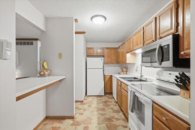 1381 Berry Ridge Road 404, Eagan, MN 55123