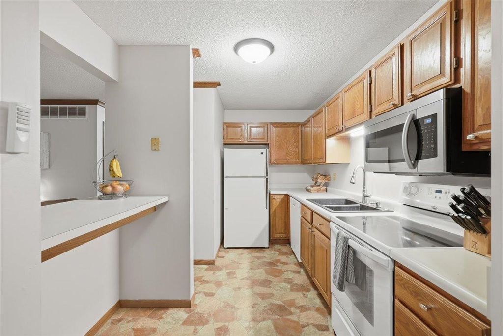 1381 Berry Ridge Road 404, Eagan, MN 55123 — photo 5