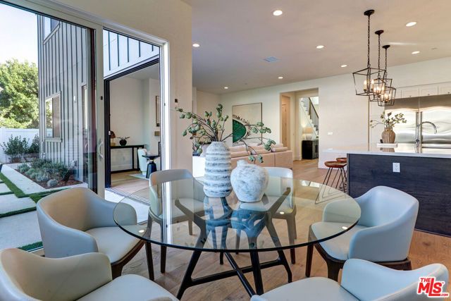 11729 Hartsook Street, Valley Village, CA 91607