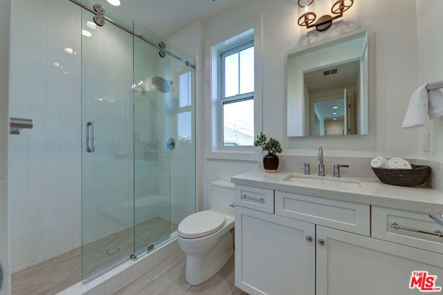 11729 Hartsook Street, Valley Village, CA 91607