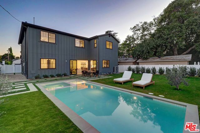 11729 Hartsook Street, Valley Village, CA 91607