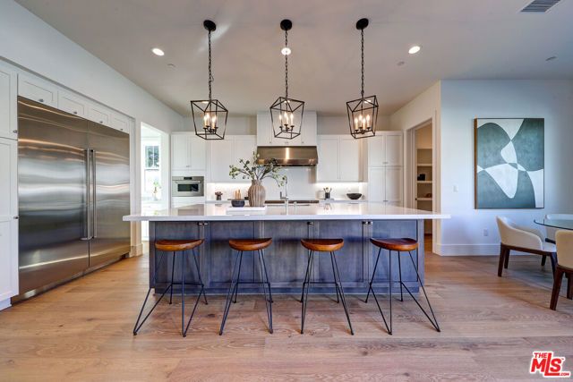 11729 Hartsook Street, Valley Village, CA 91607