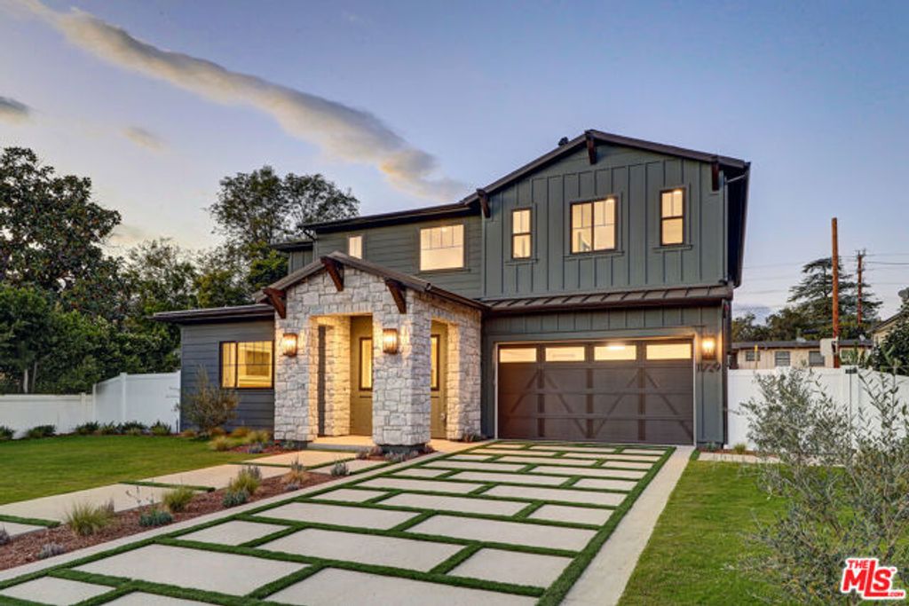 11729 Hartsook Street, Valley Village, CA 91607