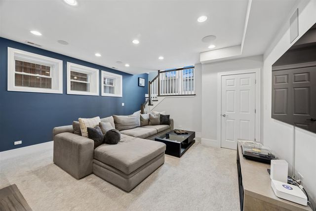 1616 N Hamlin Avenue, Chicago, IL 60647