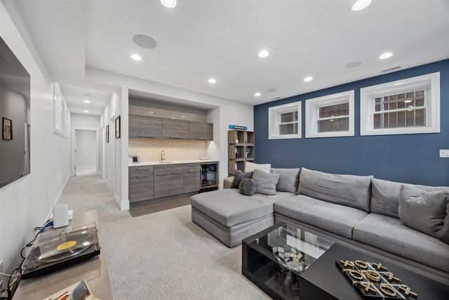 1616 N Hamlin Avenue, Chicago, IL 60647
