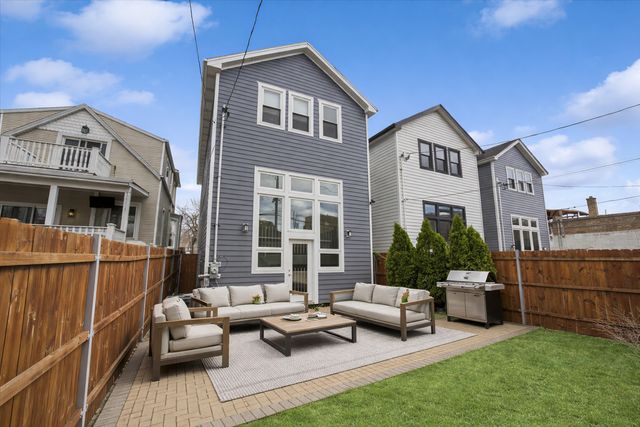 1616 N Hamlin Avenue, Chicago, IL 60647