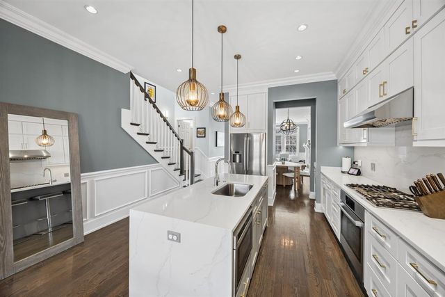 1616 N Hamlin Avenue, Chicago, IL 60647