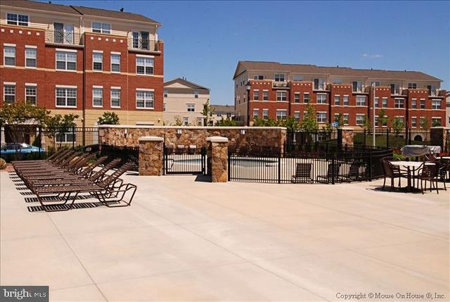 22810 COURTLAND PARK DR, Brambleton, VA 20148