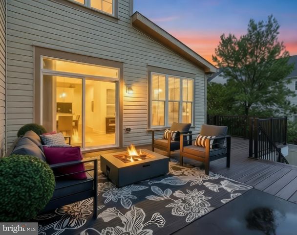 22810 COURTLAND PARK DR, Brambleton, VA 20148